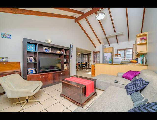 3 BEDROOM SIMPLEX FOR SALE IN COWIES HILL
